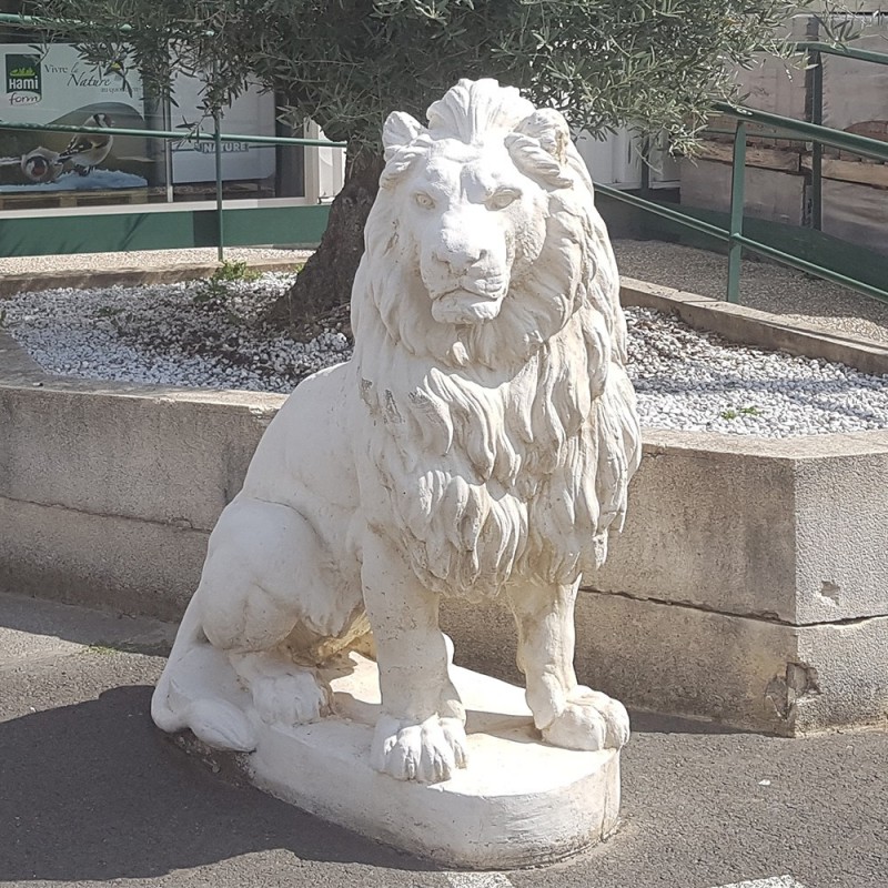 Lion en statue de pierre h.136 cm