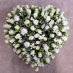 Cœur ton blanc  (Roses blanches et gypsophiles) - Promofleur Persan